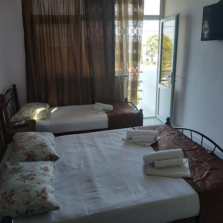 Guest House U Antoniny Gagra Exterior foto