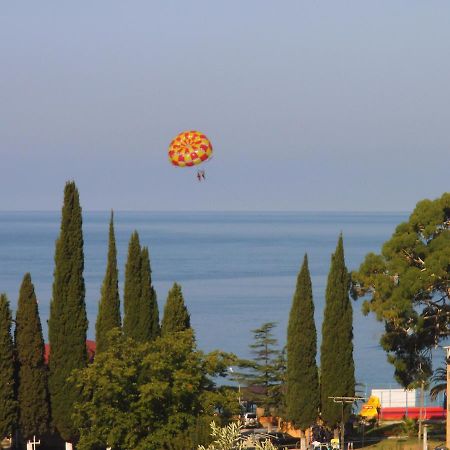 Guest House U Antoniny Gagra Exterior foto