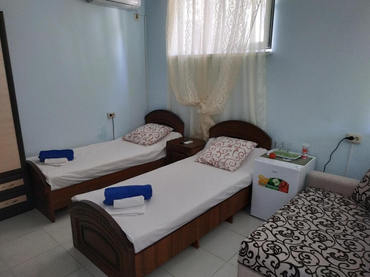 Guest House U Antoniny Gagra Exterior foto