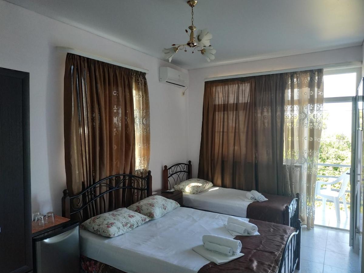 Guest House U Antoniny Gagra Exterior foto