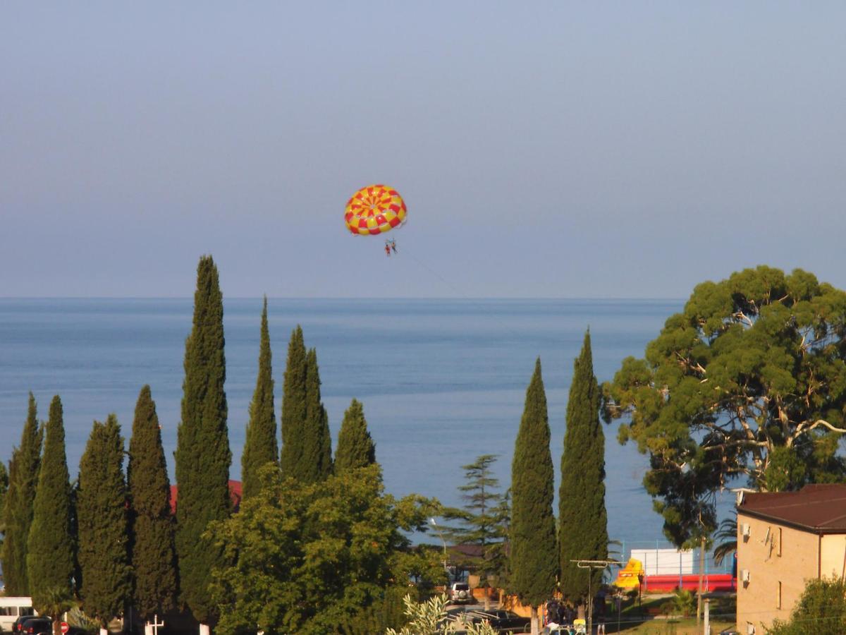 Guest House U Antoniny Gagra Exterior foto